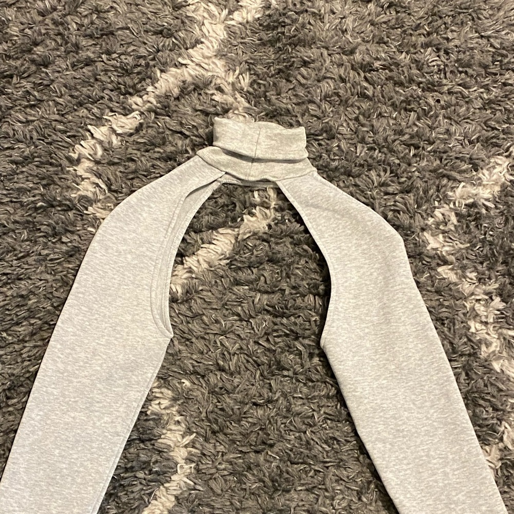 turtle neck sweatshirt sleeves